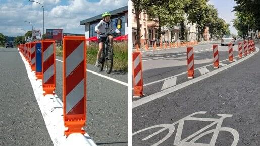 Protected Bike Lane mit weißer Leitschwelle/weißen Leitfüßen